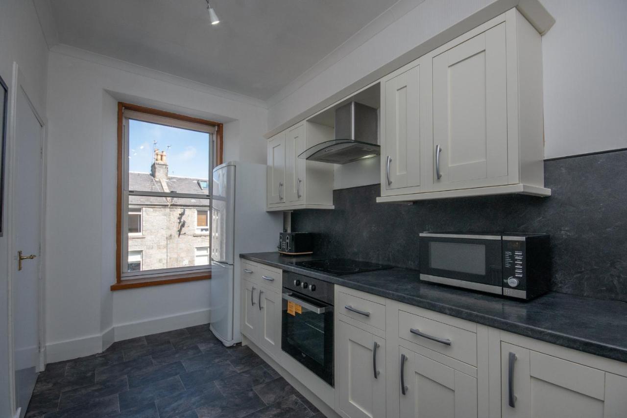 Dwellcome Home Ltd 1 Bed Apt, Half Mile To Union Street Yet Quiet, Free Parking, Fast Wifi, Ideal For Long Term Contractor, Etc Stays, Fully Equipped Kitchen, Regular Housekeeping Option - See Our Site For Assurance Aberdeen Exterior photo