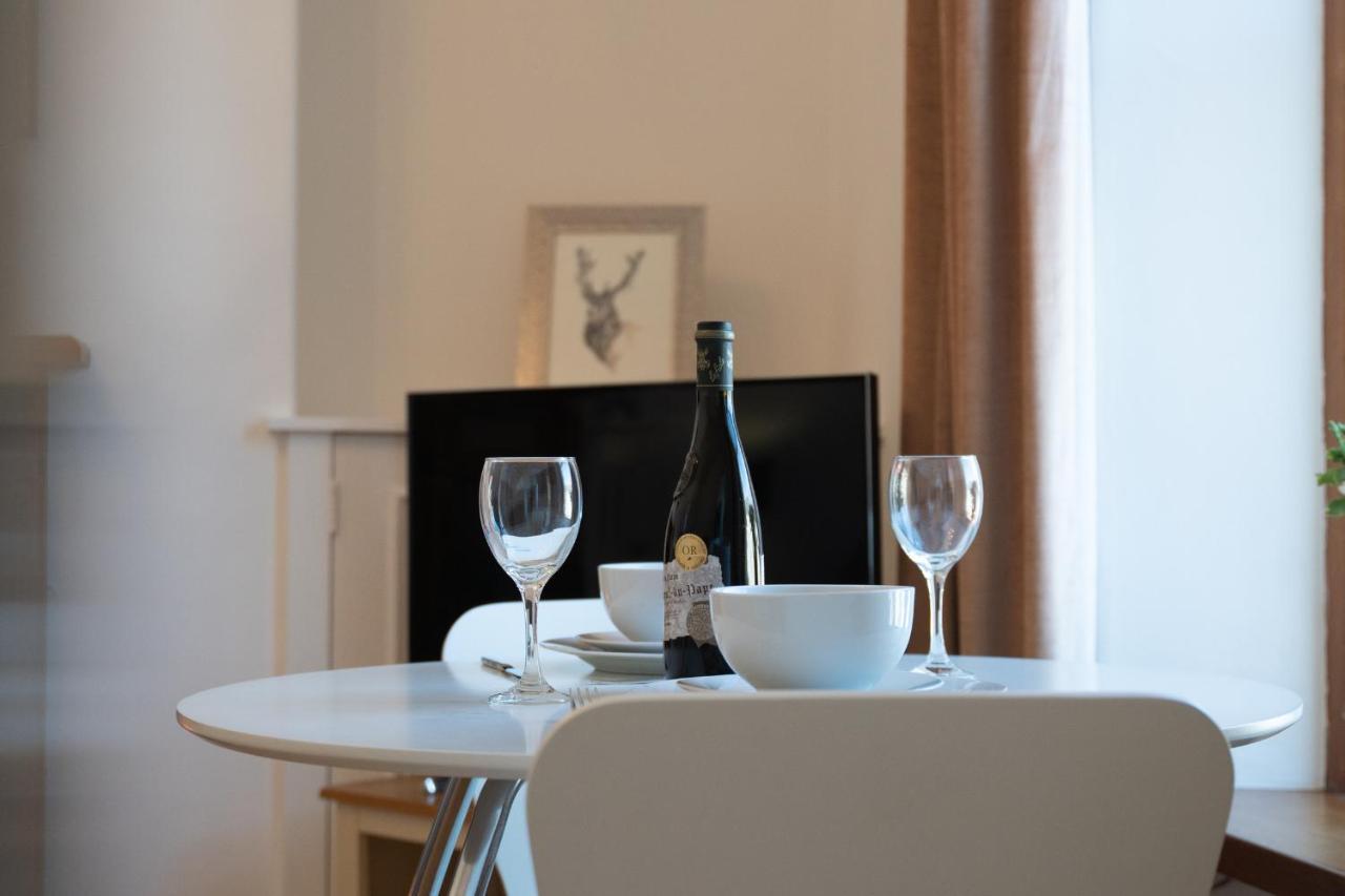 Dwellcome Home Ltd 1 Bed Apt, Half Mile To Union Street Yet Quiet, Free Parking, Fast Wifi, Ideal For Long Term Contractor, Etc Stays, Fully Equipped Kitchen, Regular Housekeeping Option - See Our Site For Assurance Aberdeen Exterior photo