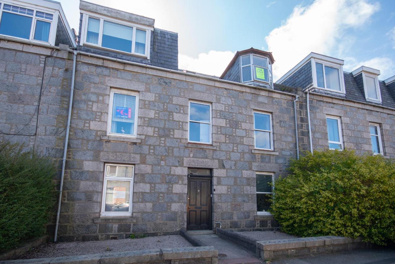 Dwellcome Home Ltd 1 Bed Apt, Half Mile To Union Street Yet Quiet, Free Parking, Fast Wifi, Ideal For Long Term Contractor, Etc Stays, Fully Equipped Kitchen, Regular Housekeeping Option - See Our Site For Assurance Aberdeen Exterior photo
